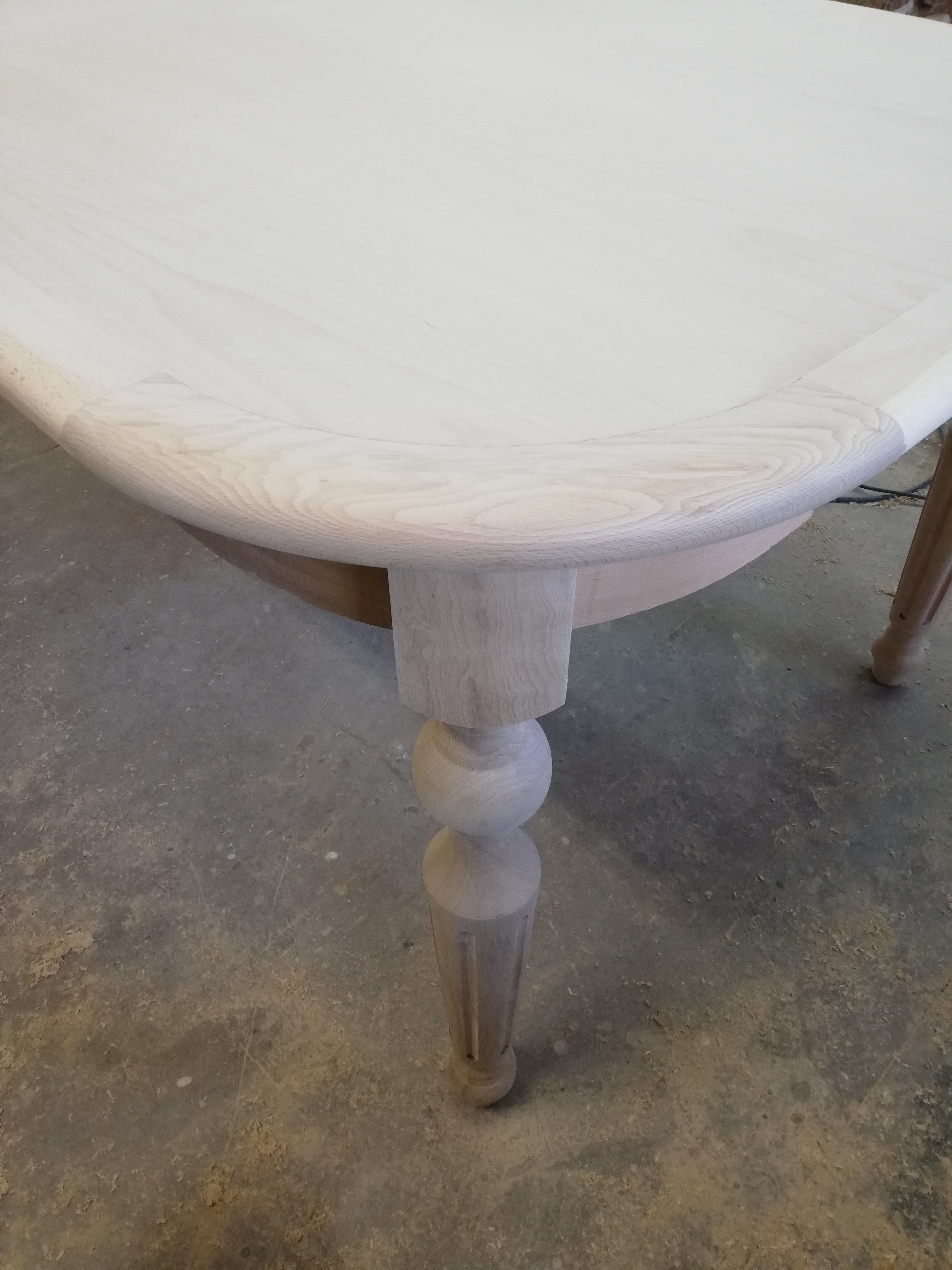 Процесс изготовления стола обеденого на четыре персоны в дизайне zuo park west coffee table в массиве сосны в г. Братске от столярной мастерской ЛариксПро LarixPro.